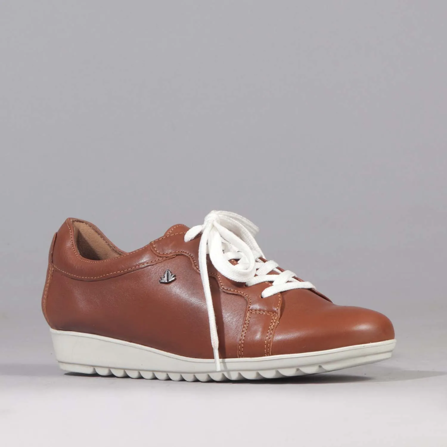 Lace-up Sneaker in Chestnut - 12656