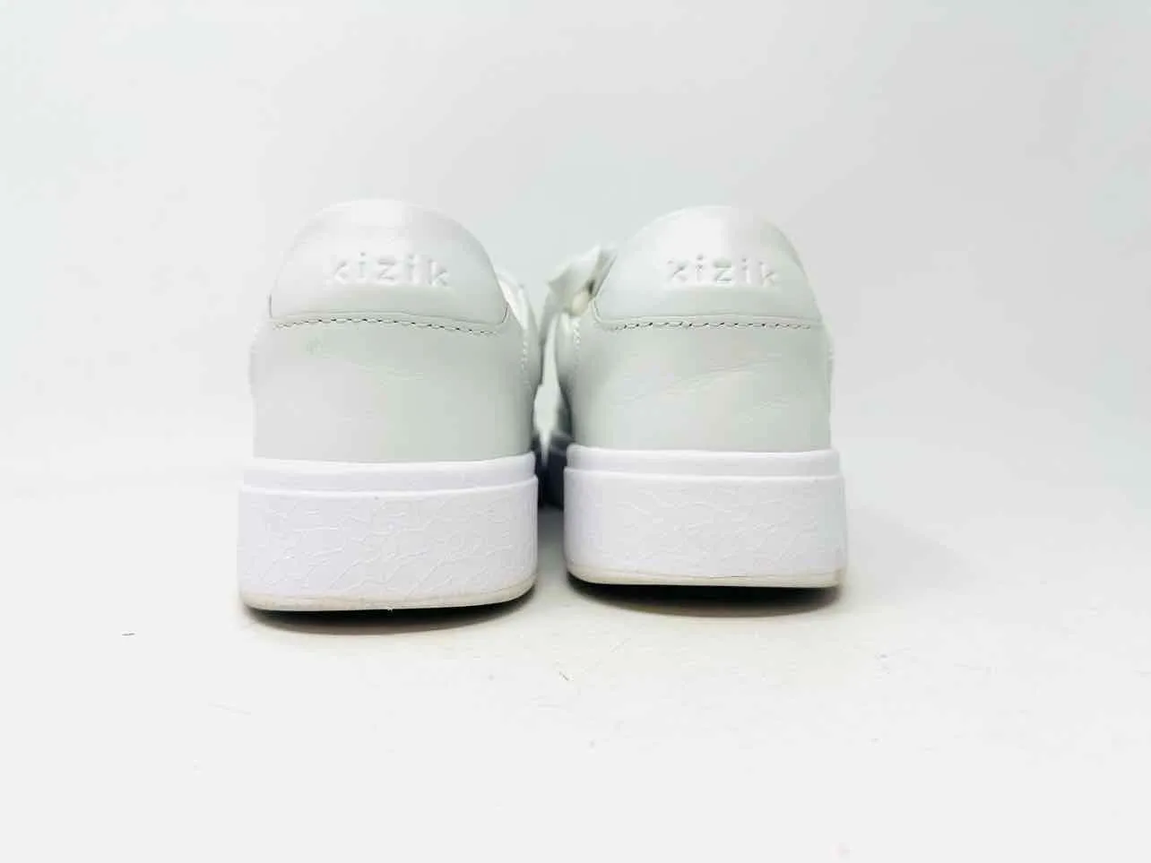 Size 8.5 White Lace-Up Leather Shoes Sneakers