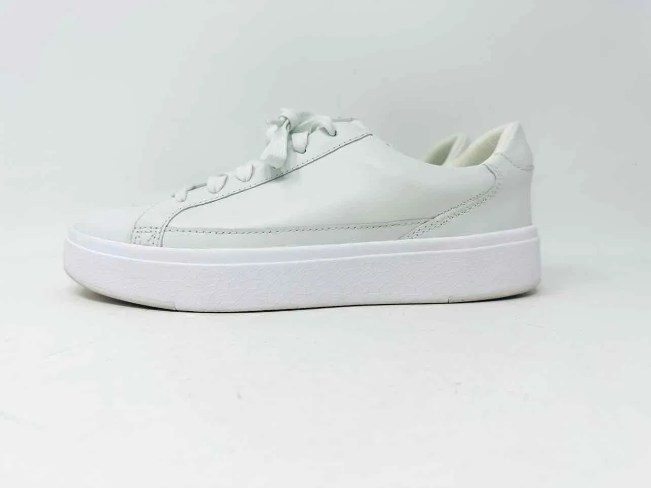 Size 8.5 White Lace-Up Leather Shoes Sneakers